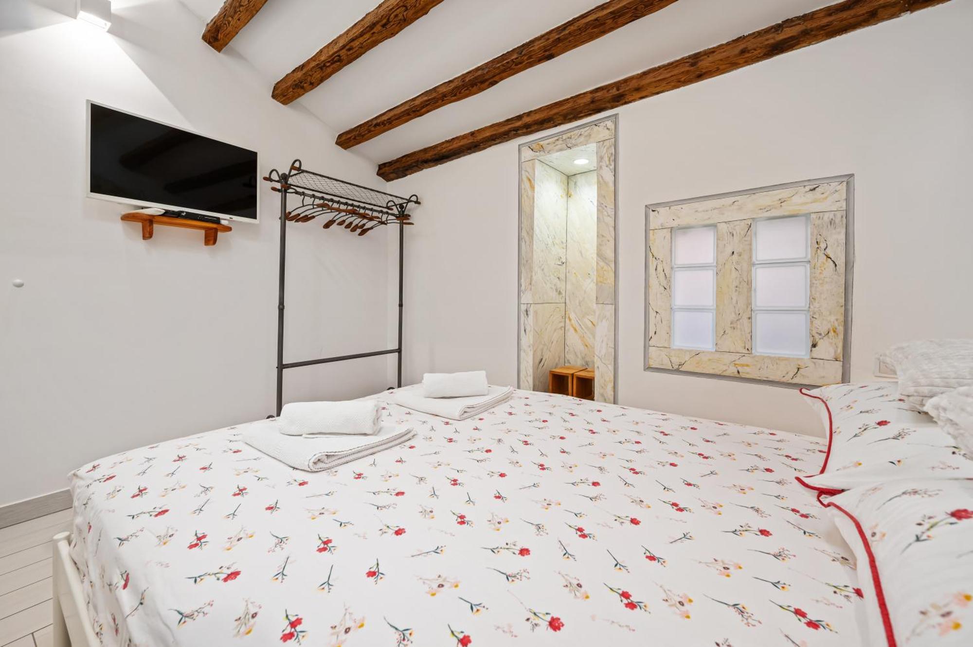 Apartman Tutto Bene 罗维尼 外观 照片